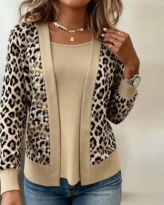 Topp Med Falsk To-Dels Utseende Og Leopardprint