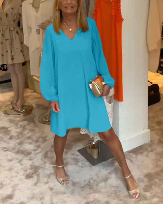 Ensfarget kjole med lanterne med V-hals