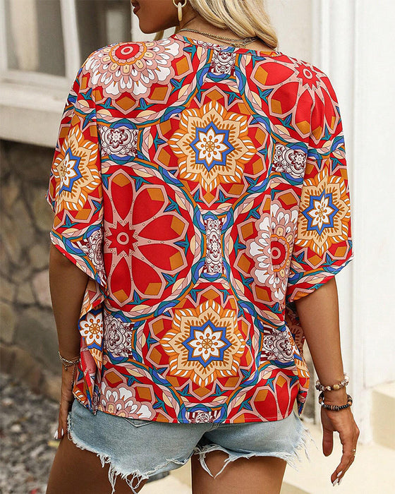 Bluse med halvermet knapper med V-hals og retrotrykk