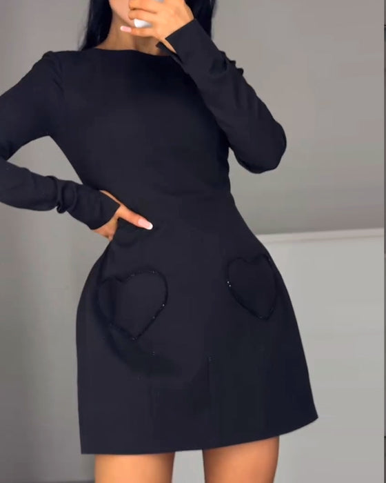 Elegant Langermet Kjole Med Midjetilpasset Design