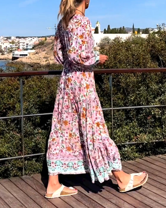 V-hals kjole med blomstertrykk