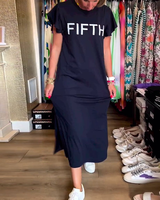 Uformell kjole med volangermer med bokstavtrykk