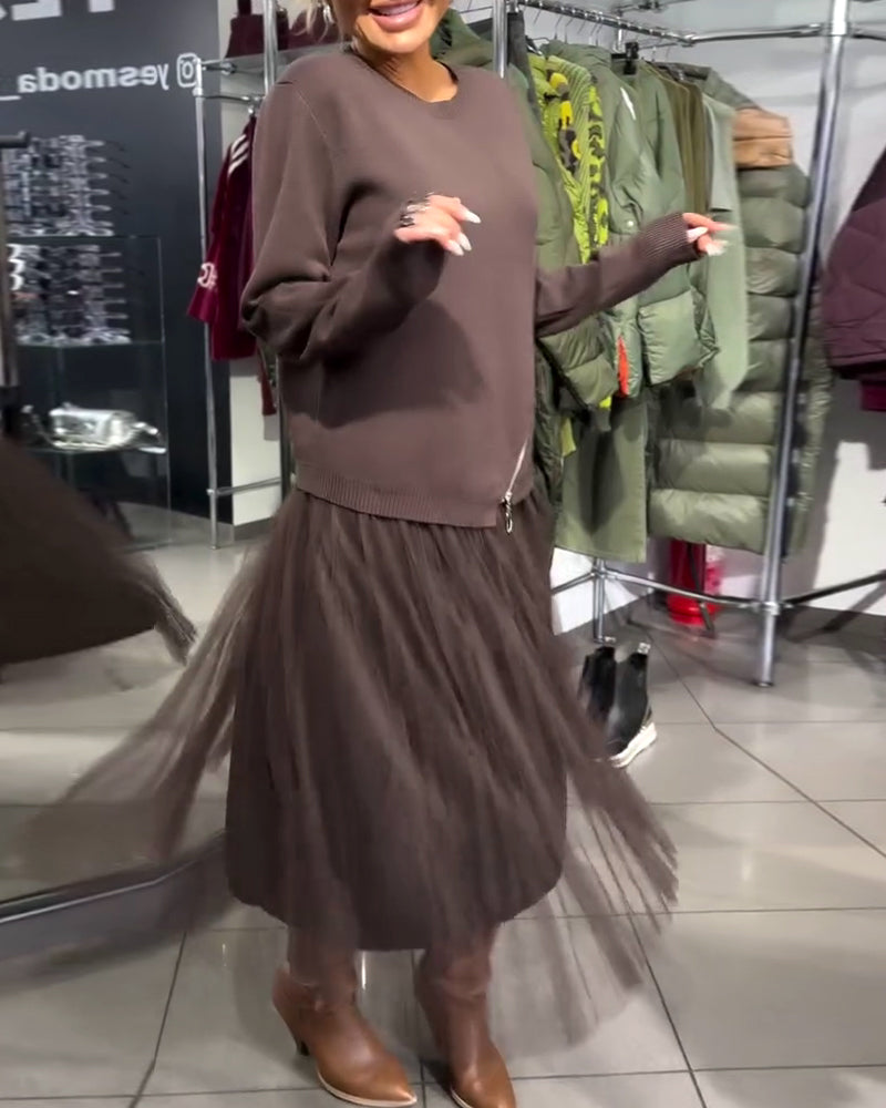 Stilig Sett Med Rundhalset Genser Og Glidelåsdetalj