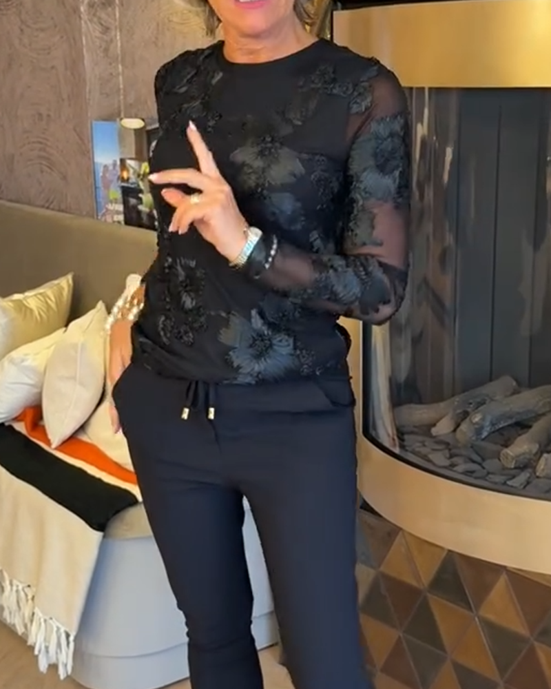 Stilfull Topp Med Rund Hals Og Lange Ermer