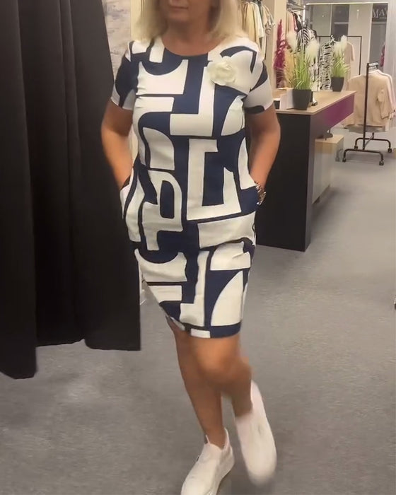 Kjole med rund hals med geometrisk trykk