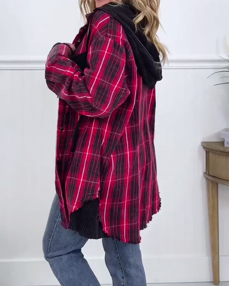 Jakke med fasjonabel hette og rutete