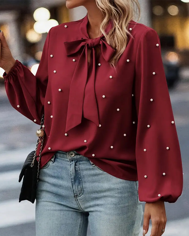 Blus Med Bånd, Perler Og Temperamental Stil