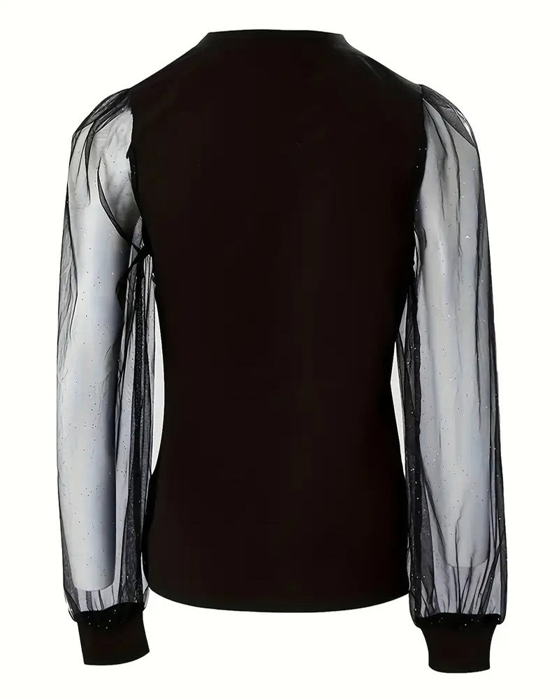 T-skjorte med fasjonable, uregelmessige knapper og lange ermer