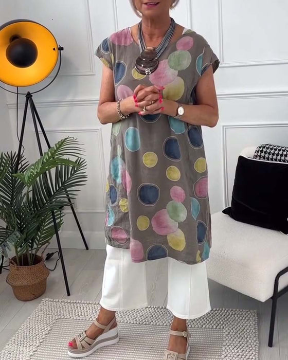 Fargerik bluse med prikker