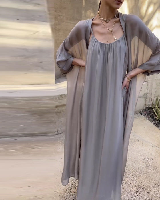 Sett Ermeløs Kjole Og Solbeskyttelsesjakke