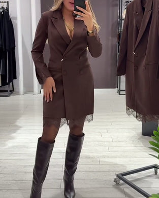 Kjole Med V-Hals Og Innslag For Arbeid