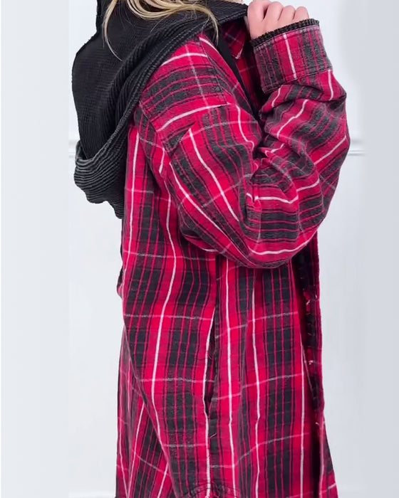 Jakke med fasjonabel hette og rutete