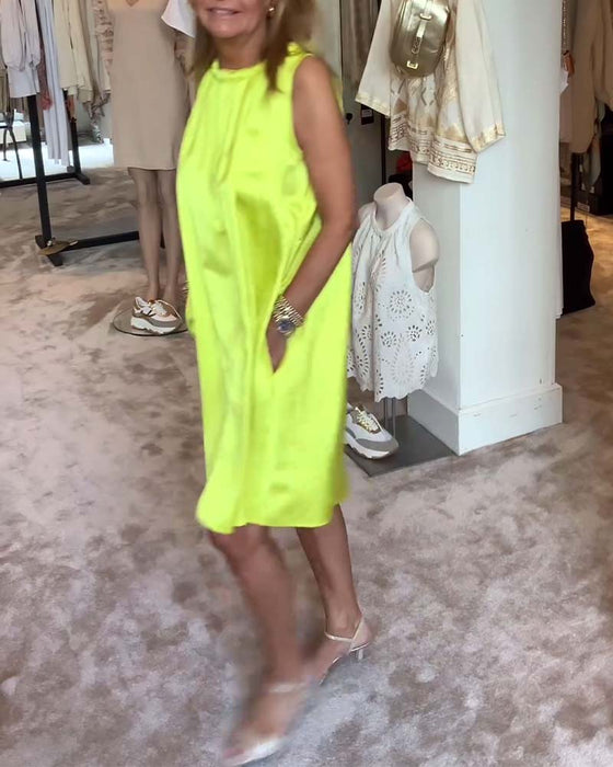 Ermeløs plissert ensfarget kjole for kvinner