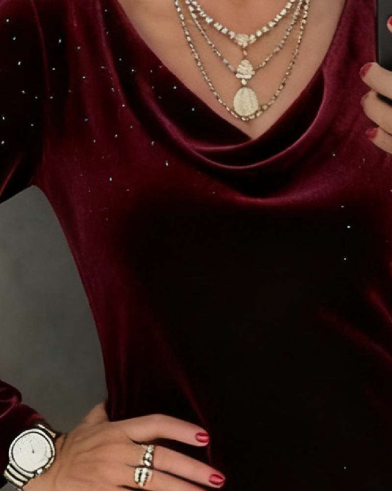 Kjole Med Fin Glans Og Rett Passform