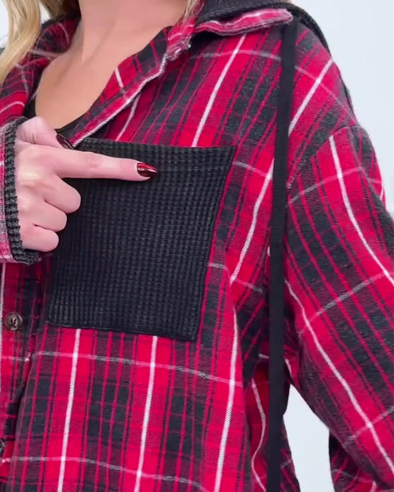 Jakke med fasjonabel hette og rutete