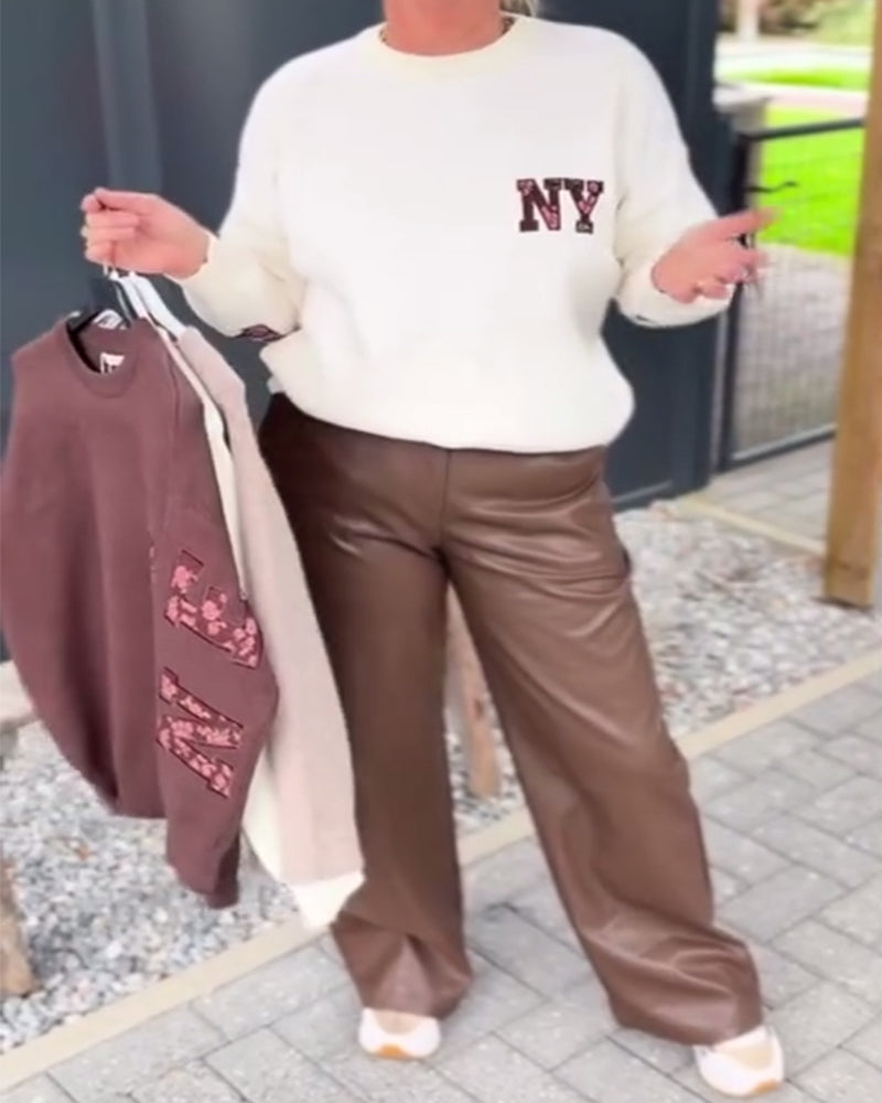 Genser med bokstavtrykk og rund hals, løs hals