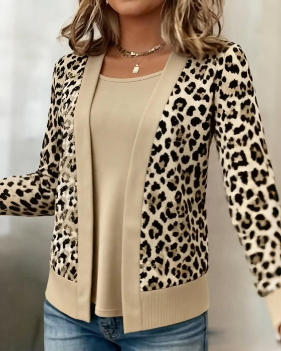 Topp Med Falsk To-Dels Utseende Og Leopardprint