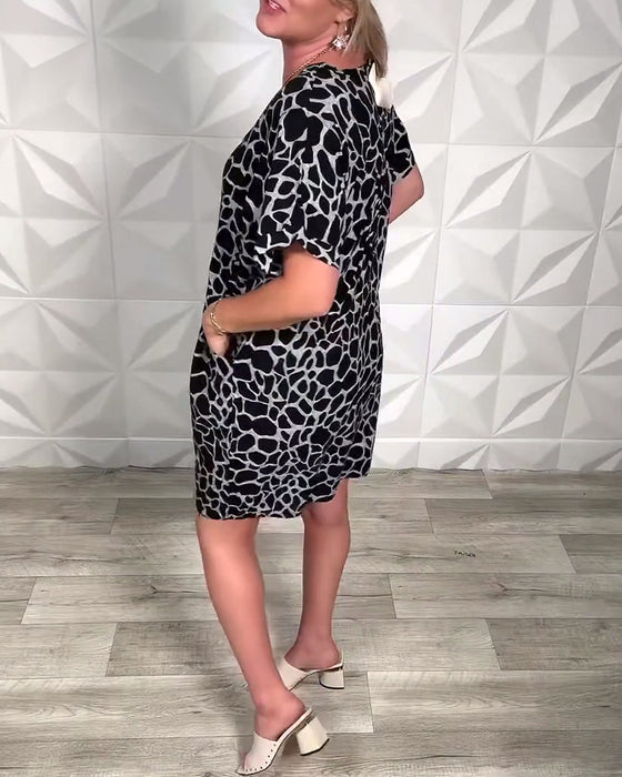 Kjole med rund hals og trykk