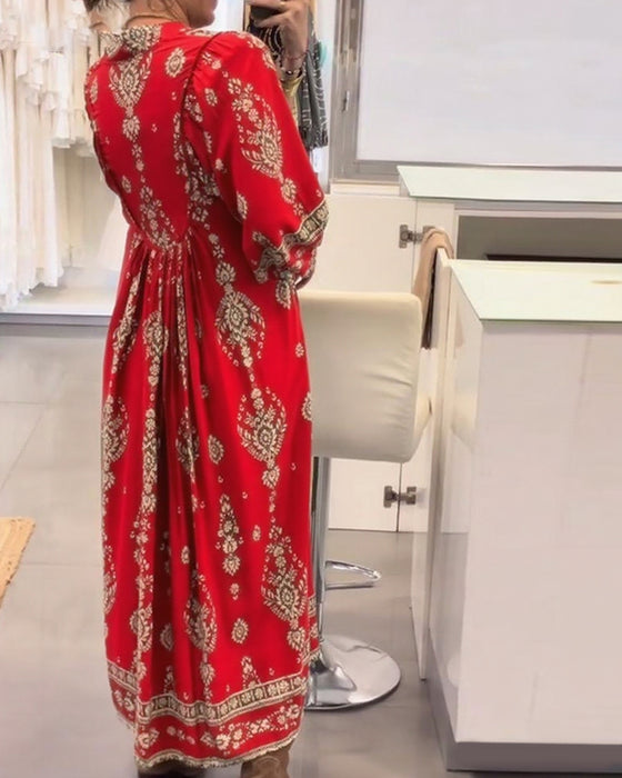 Kjole med avslappet trykk og løse lommer