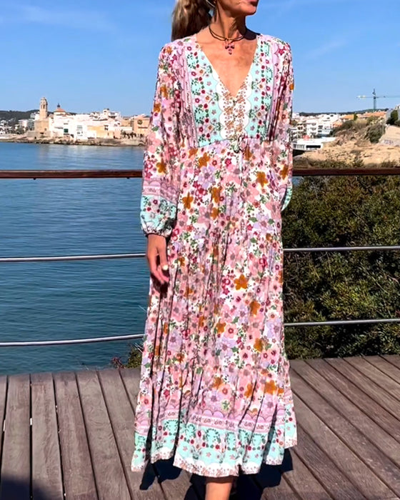 V-hals kjole med blomstertrykk