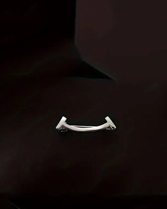 Søt smilefjesbrosje