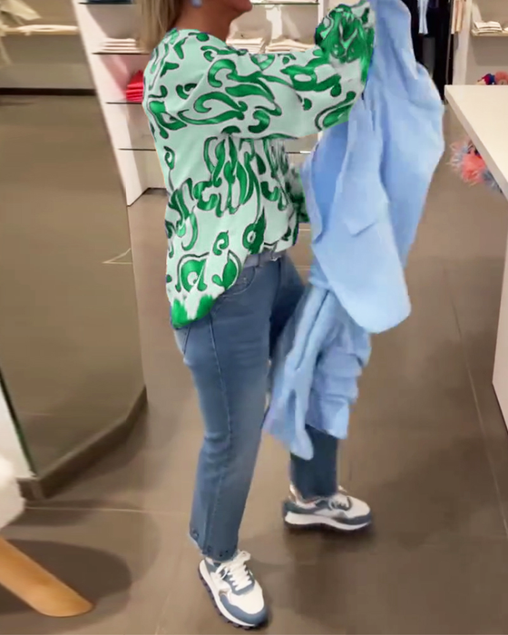 Elegant langermet topp med trykt V-hals