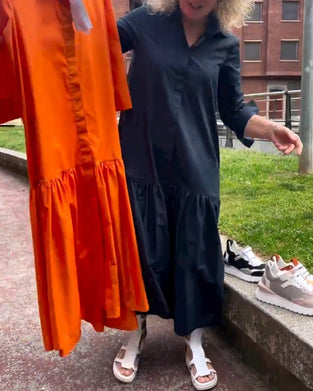 Ensfarget uformelt langermet kjole