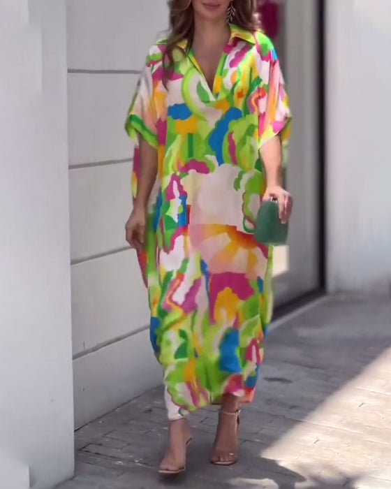 Uformell kjole med halve ermer med trykt jakkeslag