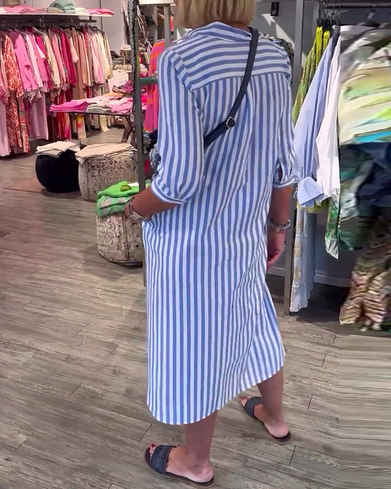 Kjole med jakkeslag med stripetrykk