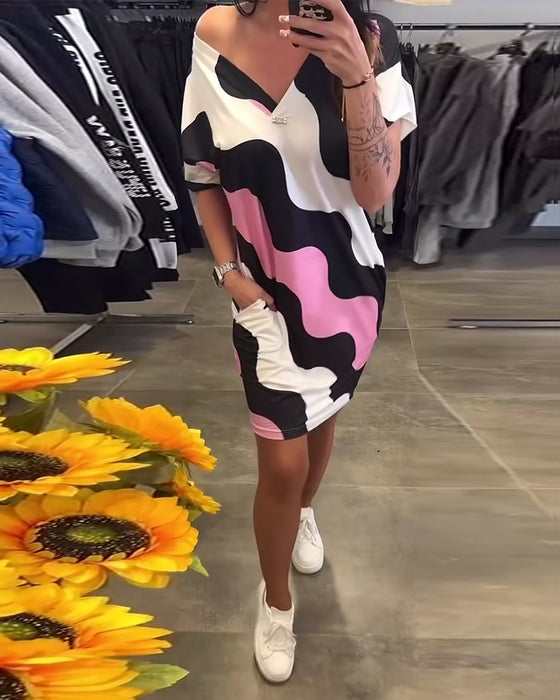 Kjole Med V-Hals Og Bølgemønster