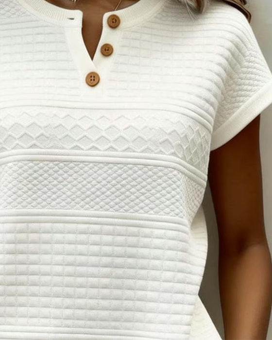 Kortermet V-halset Knappesmurte T-skjorte Med Flettestrikk
