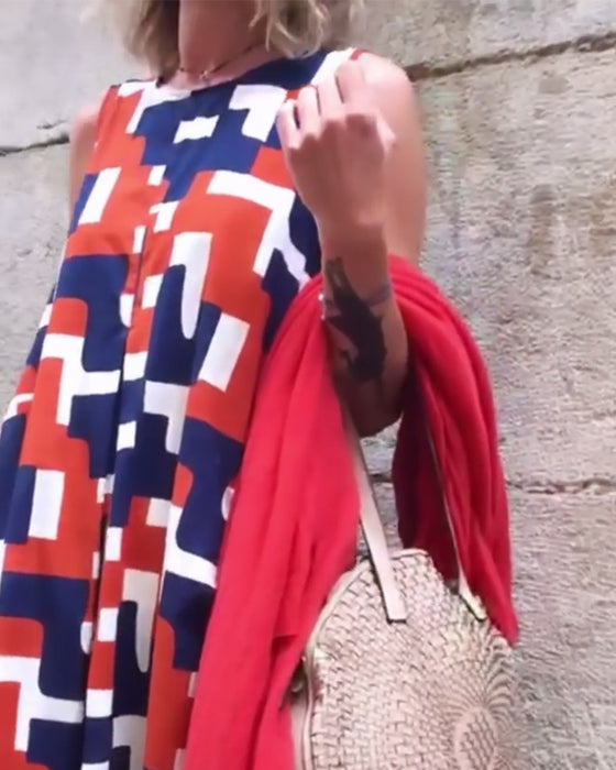 Ermeløs lommekjole med geometrisk trykk