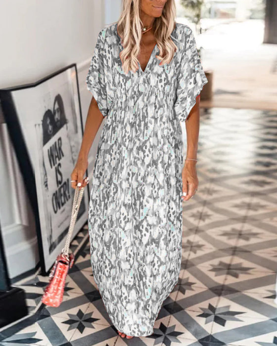 V-hals motekjole i trykk med kortermet