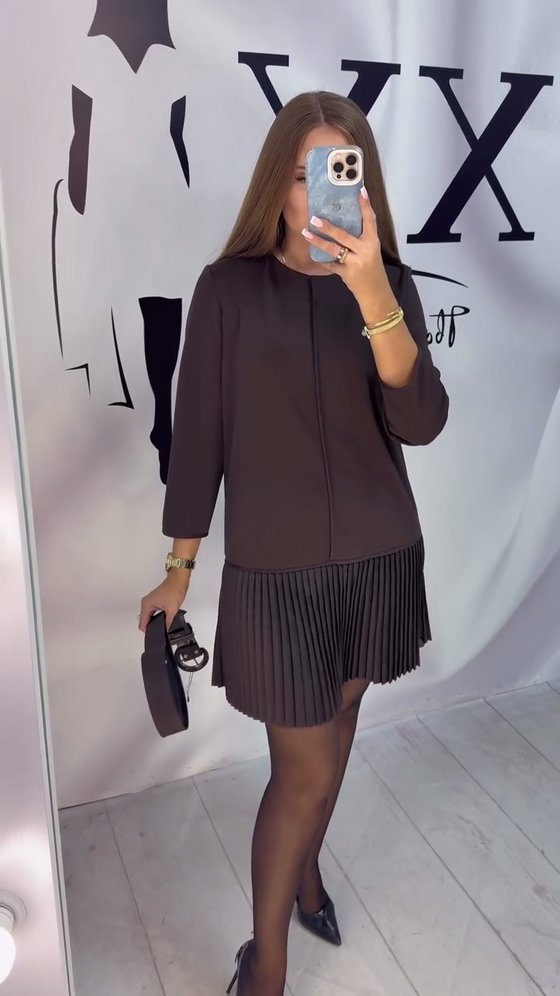 Kjole Med Trekvartsermer Og Trekkspillplissering