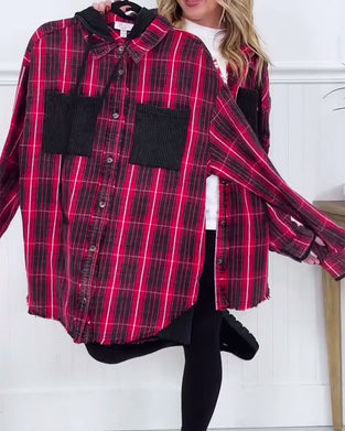 Jakke med fasjonabel hette og rutete