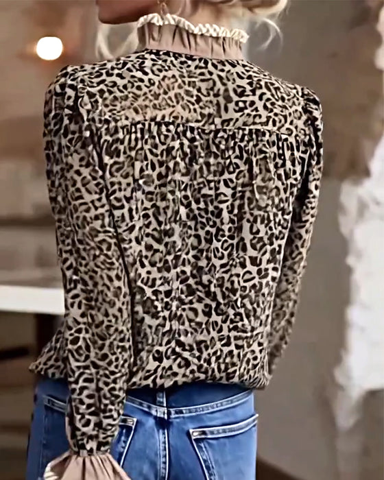 Bluse med avslappet leopardprint og lange ermer