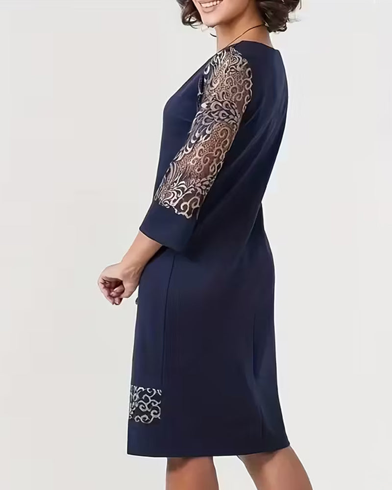 Moderne Lappverkskjole Med Rett Passform