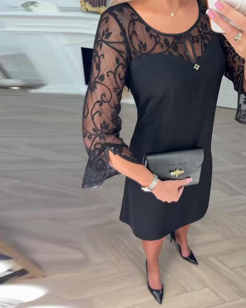 Helfarget Langermet Kjole Med Lappetæktsdetaljer