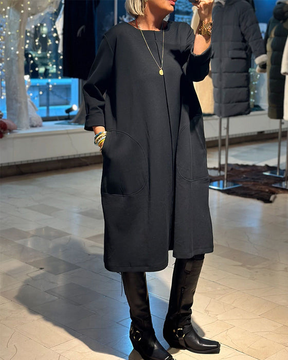 Uformell ensfarget løs kjole med rund hals