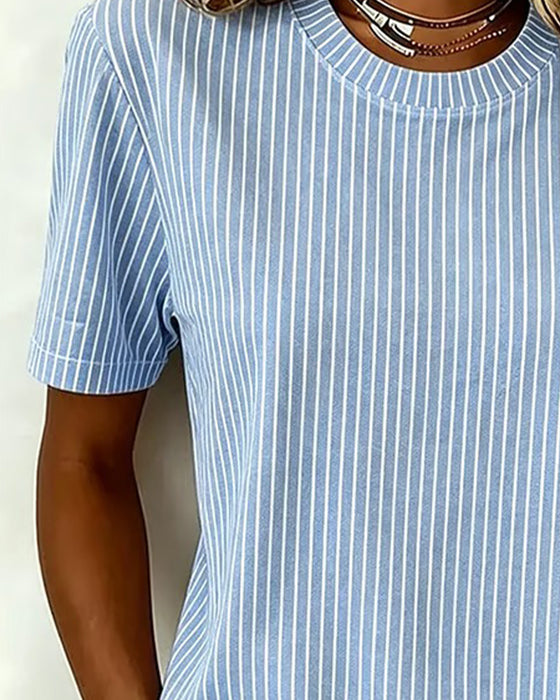 Topp Blå Og Hvit Vertikal Stripe Rundhalset