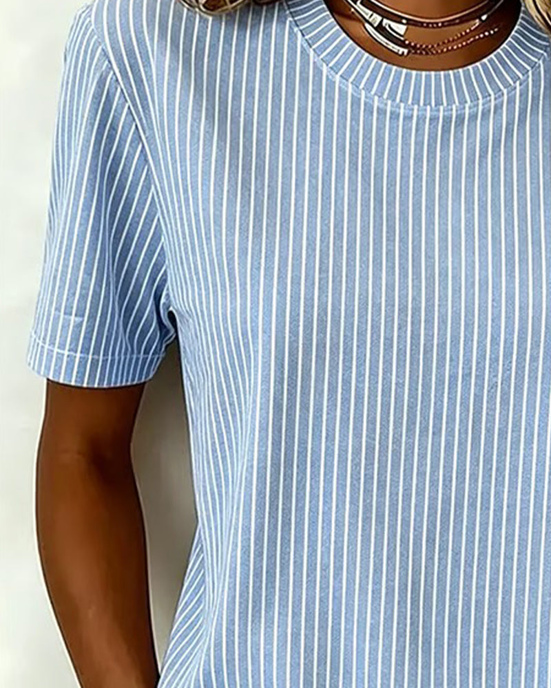 Topp Blå Og Hvit Vertikal Stripe Rundhalset