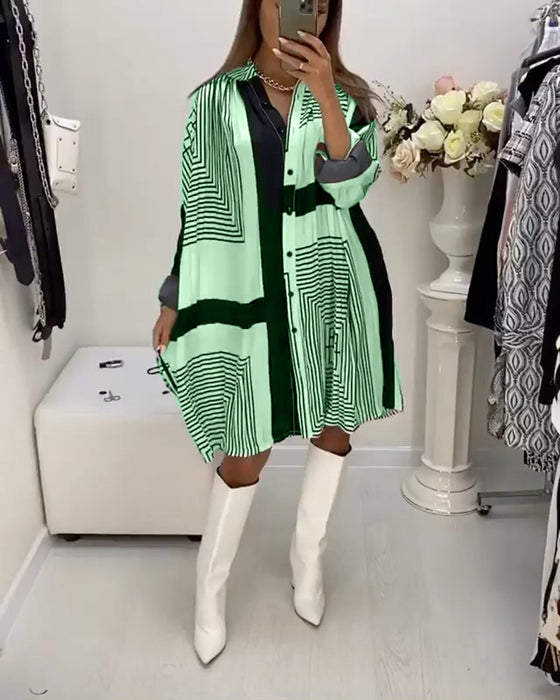 Kjole med knapper og trykk