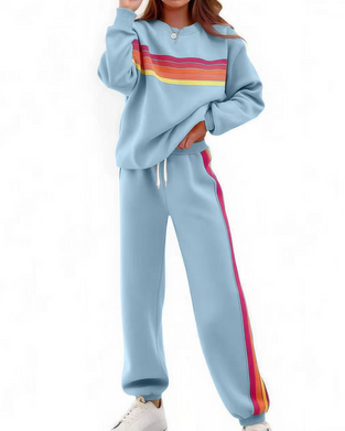 Sett Fargerik Stripet Sweatshirt Og Joggebukse