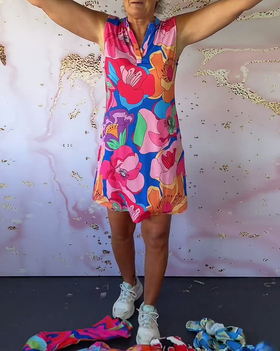 Ermeløs kjole med blomstermønster