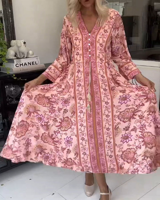 Elegant trykket V-hals-kjole med snøring