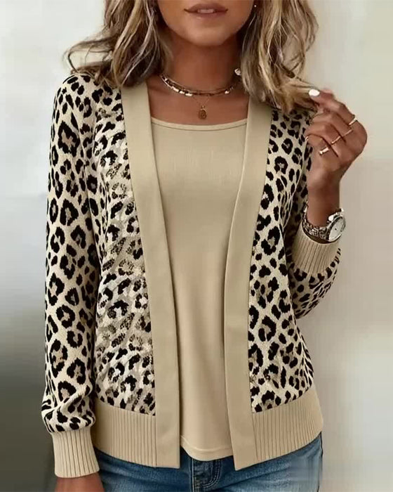 Topp Med Falsk To-Dels Utseende Og Leopardprint