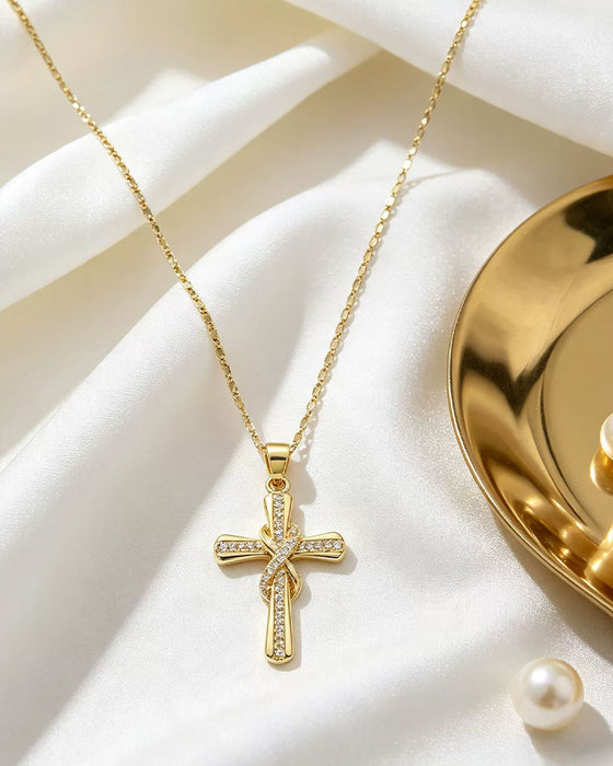 ✝️ Damehalskjede med Glitrende Kors Anheng – Elegant Tvunnet Design For Hverdag & Spesielle Anledninger