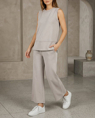 Sett Ermeløs Tanktop Og Rett Ben Bukse