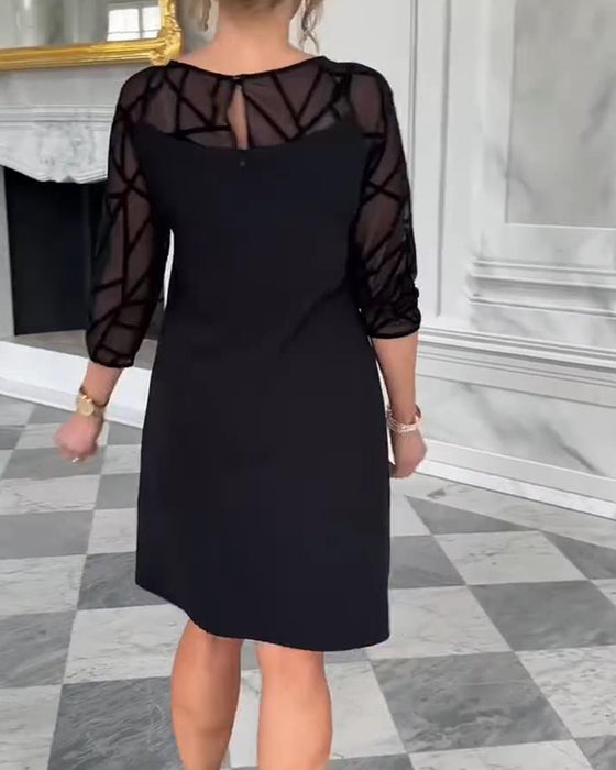 Elegant Kjole Med Rund Hals Og Moteriktig Design