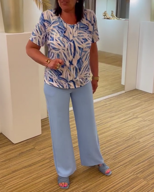 Trykt kortermet plisseret bluse med rund hals